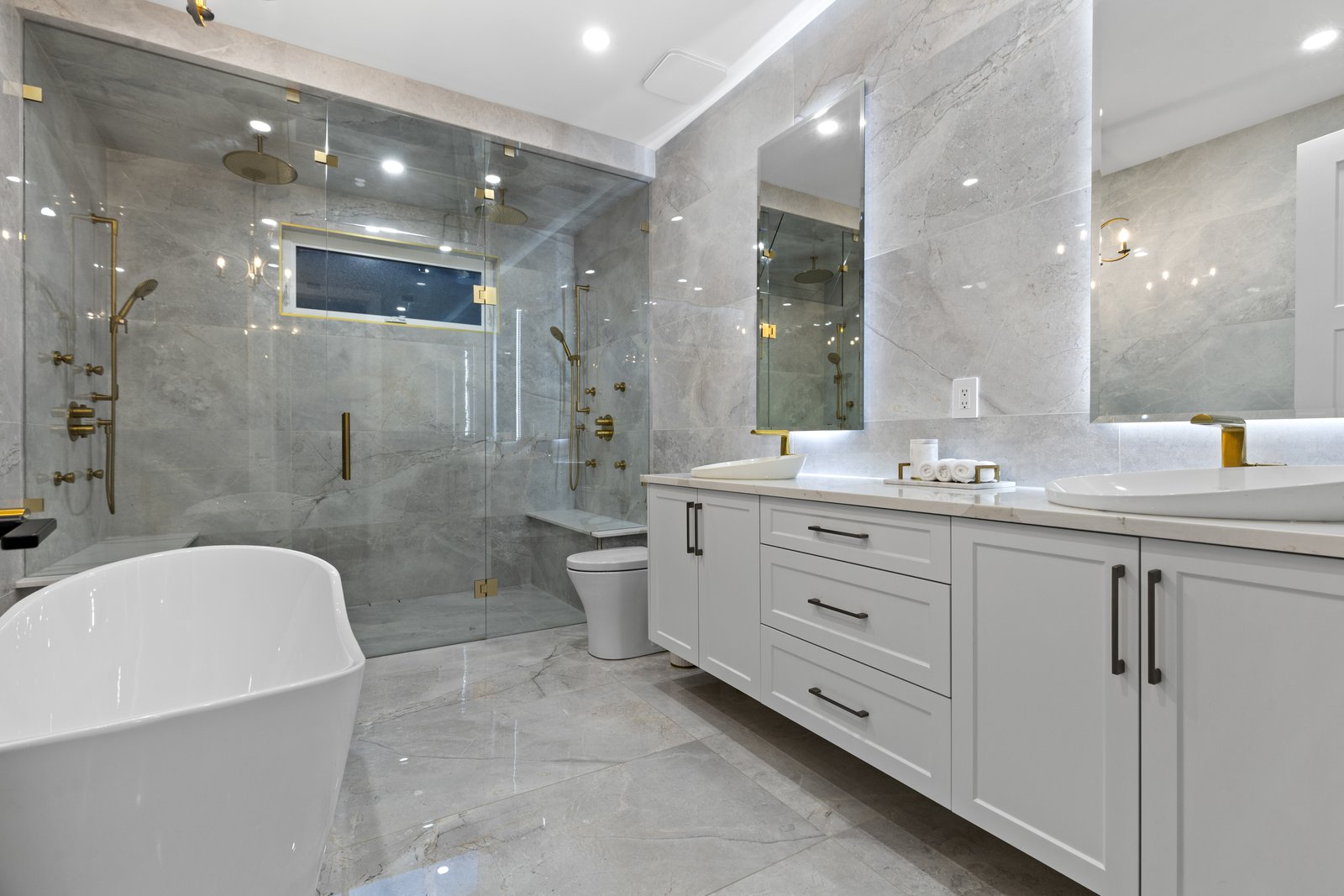 Canyon Ridge - Bathroom